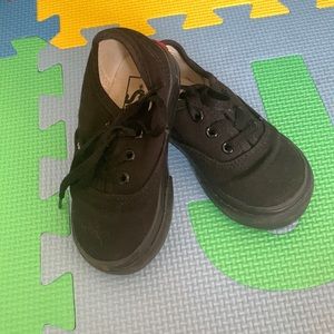 Kids black low top vans, size 4.5